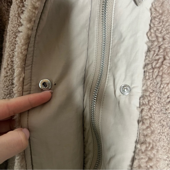 Abercrombie Taupe Teddy Sherpa Long Sleeve Jacket Women's Size Small - Picture 9 of 9